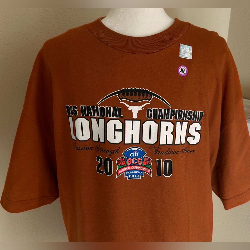 UT Shirt NWT Collectible XL Texas Longhorns Fball National Championship SHIRT